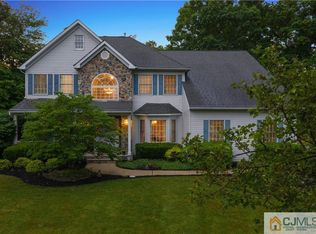 8 Chestnut Ct, Monroe Township, NJ