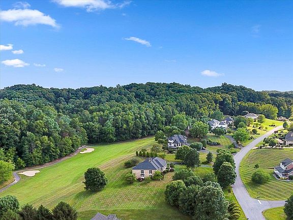 3rd image of Winterham Dr
