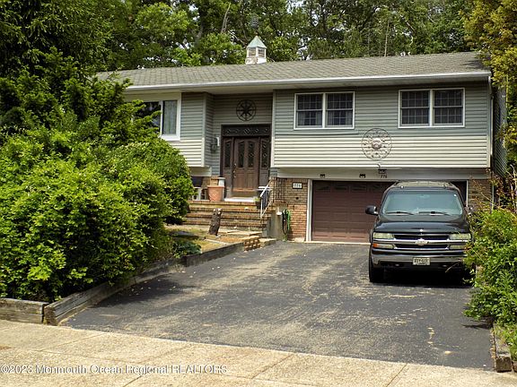2nd image of 776 Lexington Drive