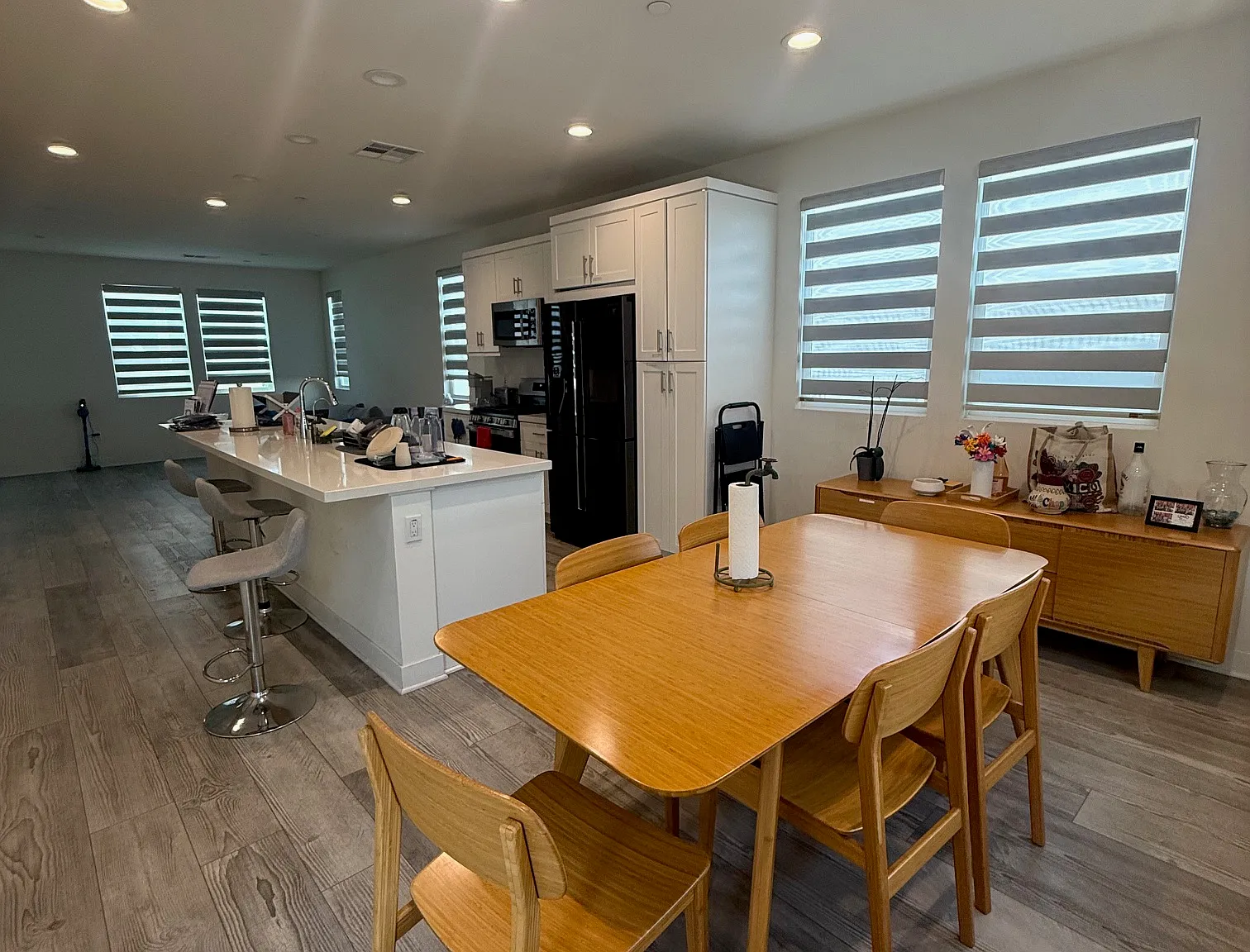 4 bed, 3.5 bath, 1900 sqft, $995 — Photo 2