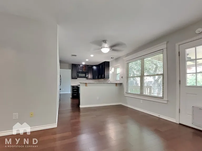 8709 Verona Trl — Photo 11
