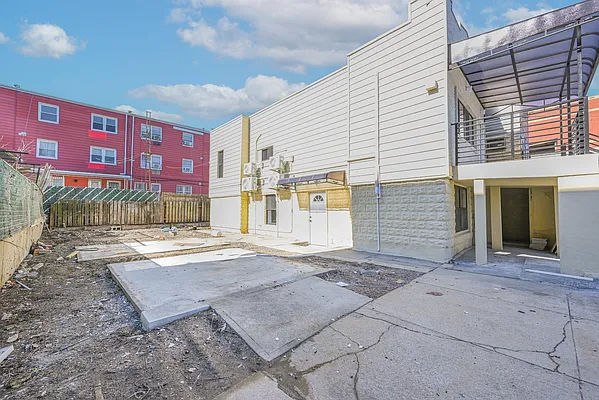Sold by Remax Real Estate Professionals | media 35