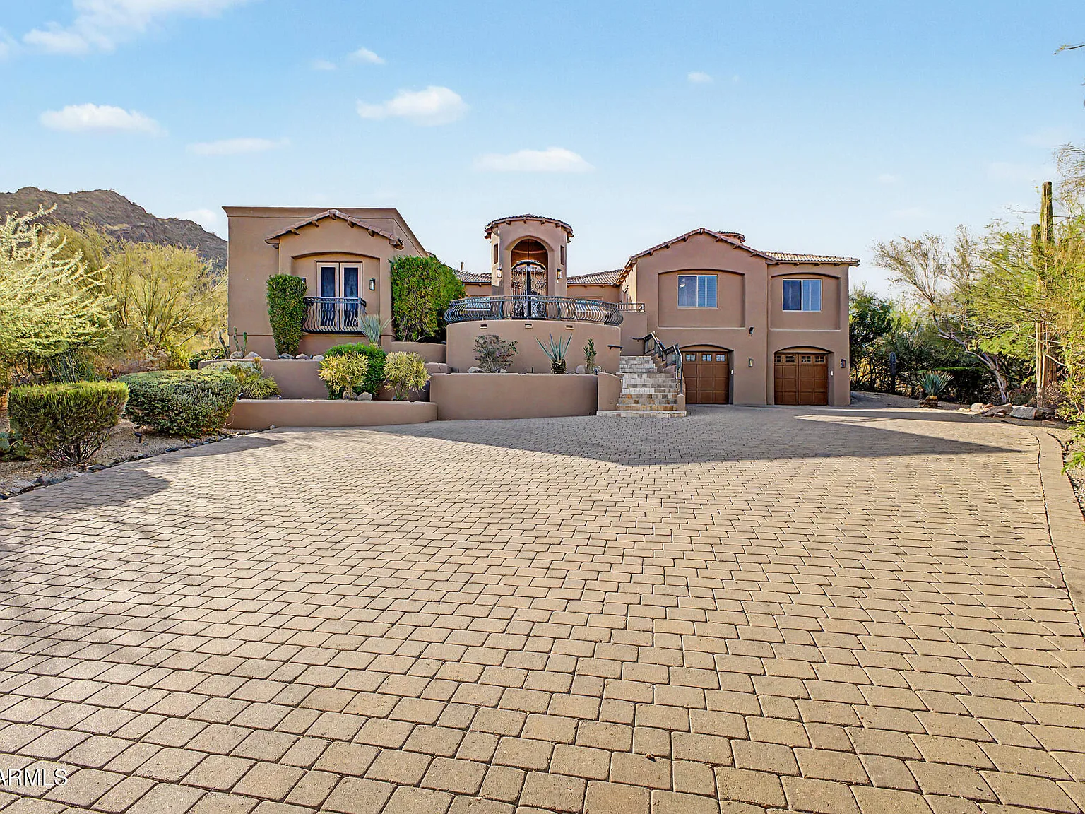 5 bed, 4.5 bath, 4489 sqft, $10,000 — Photo 2