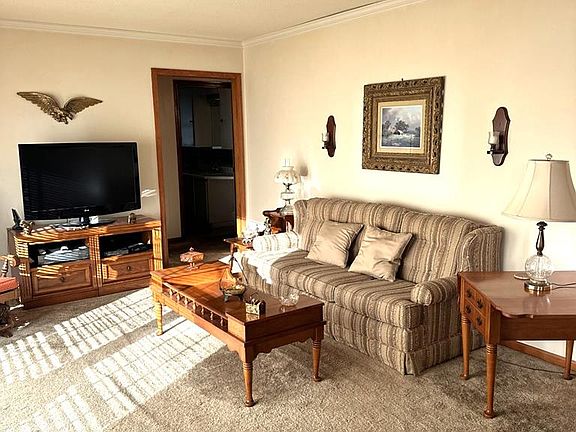 5th image of 407 Royal Oak Dr