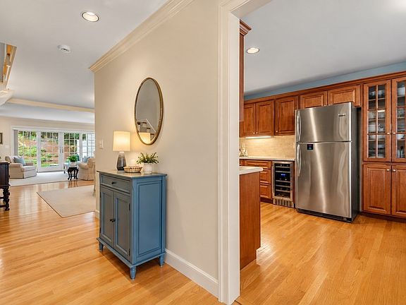 5th image of 9 Highcroft Way #9