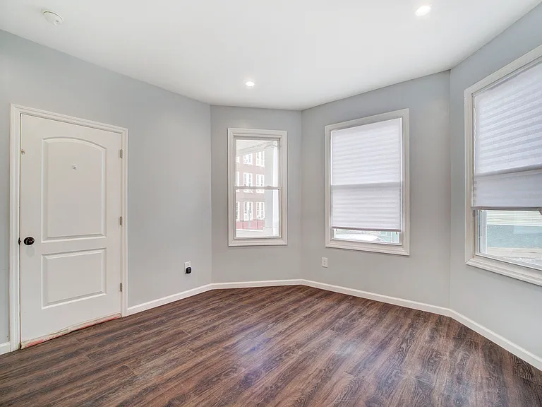 209 N 4th St #1 — Photo 12