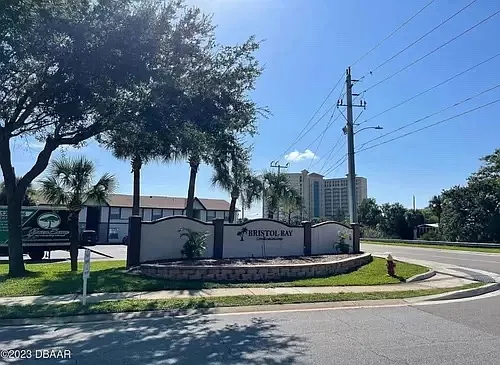 424 Banana Cay Dr — Photo 2