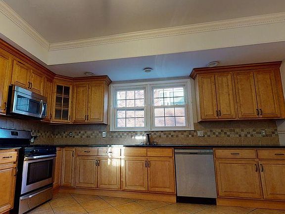 2nd image of 707 Conklin St APT 1