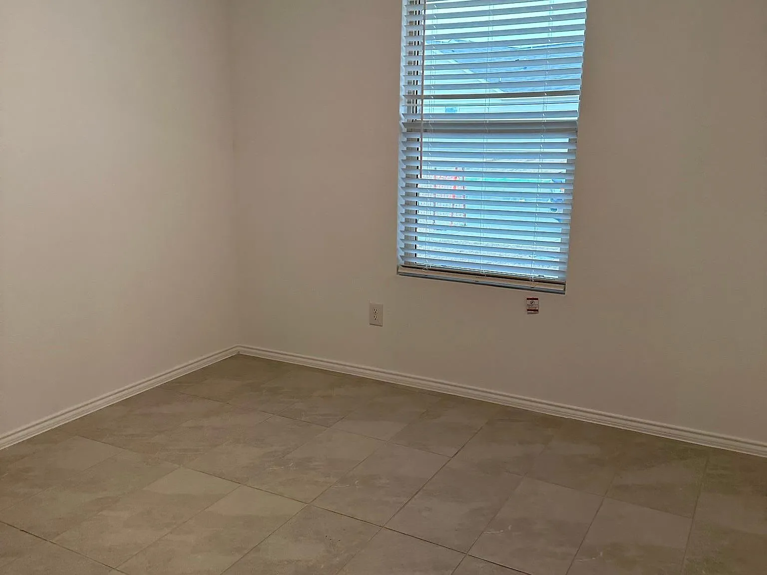 3 bed, 1271 sqft, $1,999 — Photo 4
