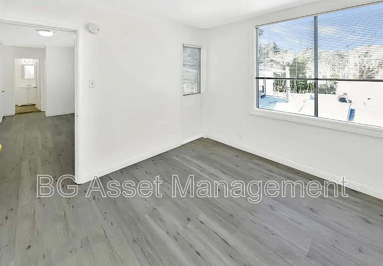 2039 Macarthur Blvd #9 — Photo 6