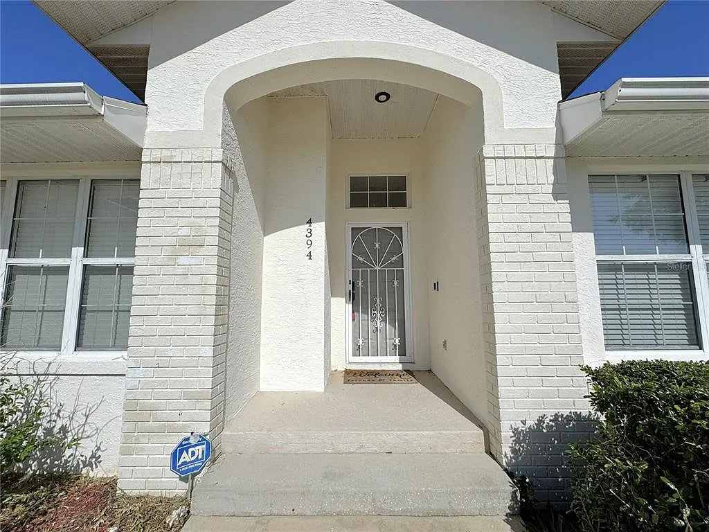 3 bed, 2.0 bath, 1516 sqft, $1,900 — Photo 3