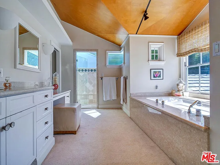 1056 Corsica Dr — Photo 36