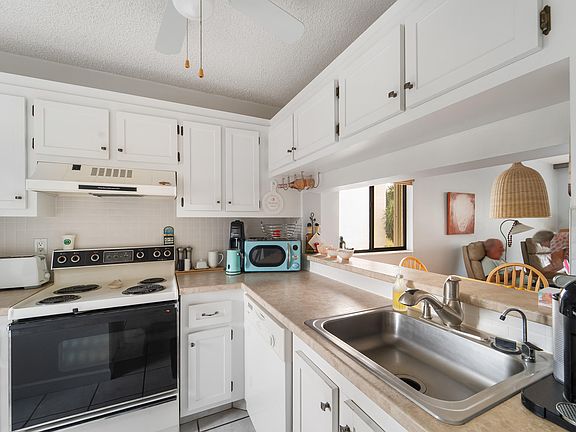 5th image of 3138 Via Poinciana #209