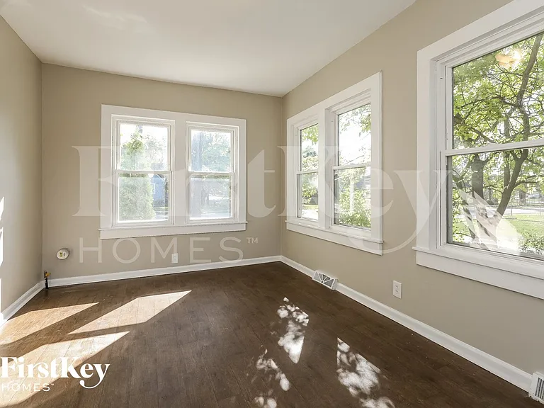 14 E Willow Dr — Photo 7
