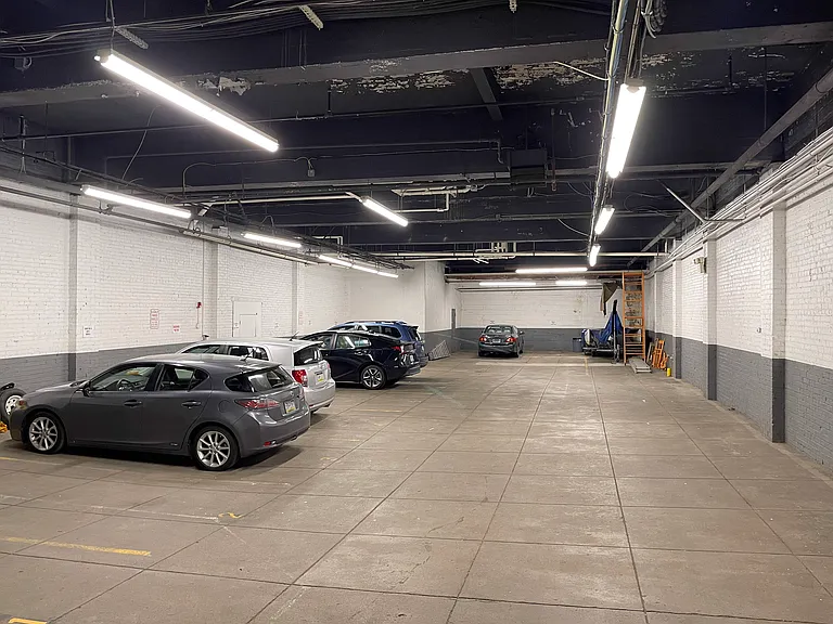 410 N Craig St #D — Photo 15