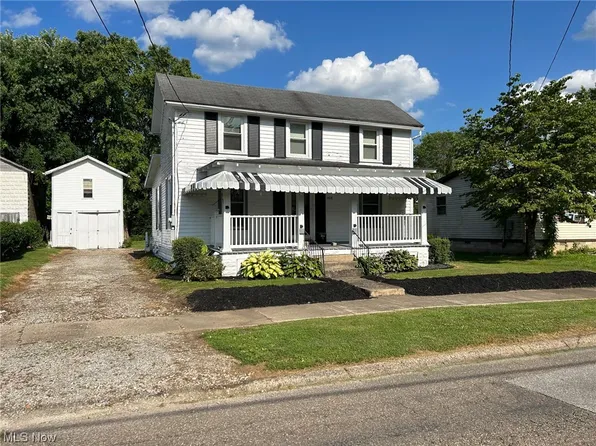 608 Walnut St, Belpre, OH 45714