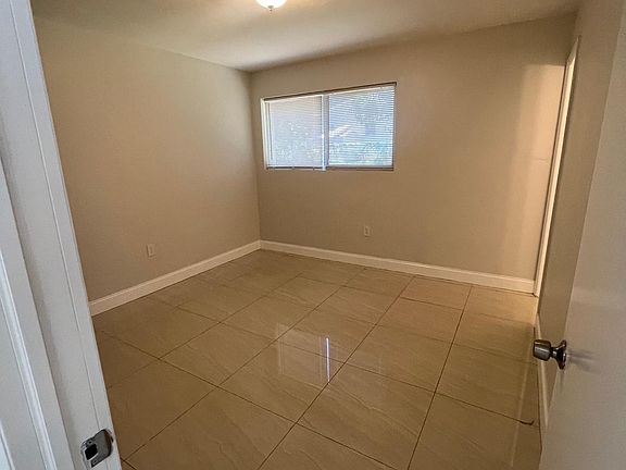 4th image of 1521 NE 117th St #1
