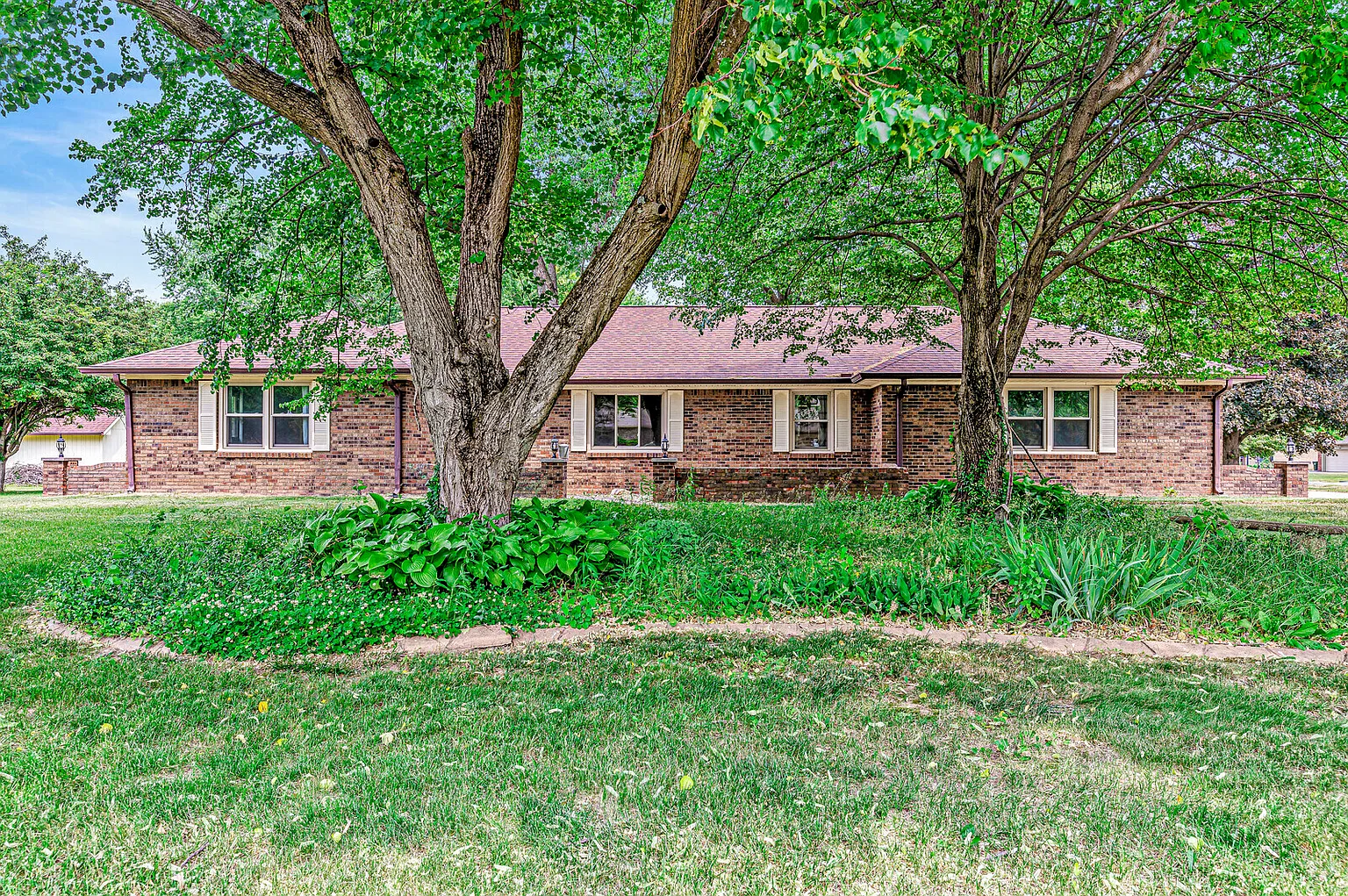 301 Woodland East Dr photo 1