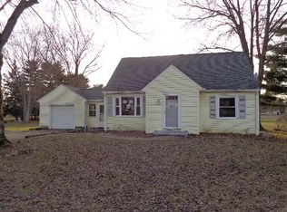 2972 Givens Dr, Barberton, OH 44203