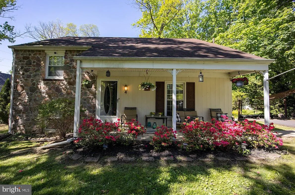 4 Laurel Ln photo 1