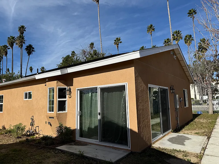 20352 Sherman Way — Photo 38