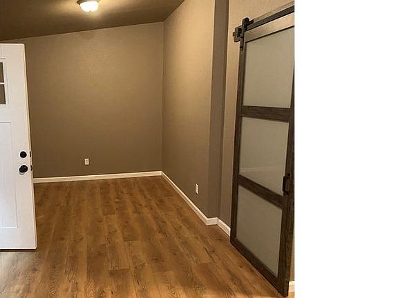 5th image of 650 Blossom Way #B