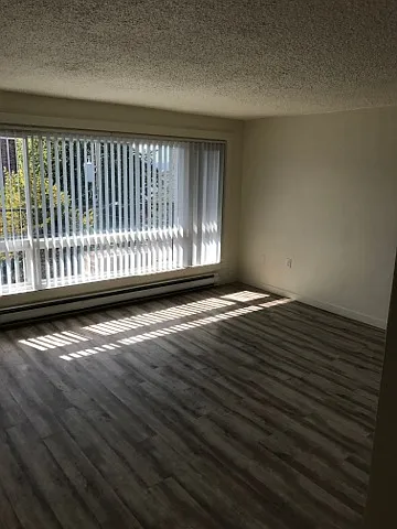 Effortless Living Near the Alaska Junction The Webster Apartments — Photo 17
