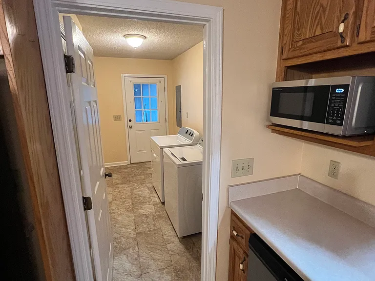 Kitchen/Laundry