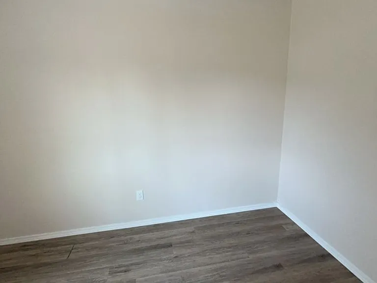 2319 Wilson Ave — Photo 8