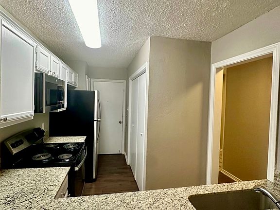 5th image of 3922 Leeds Ct