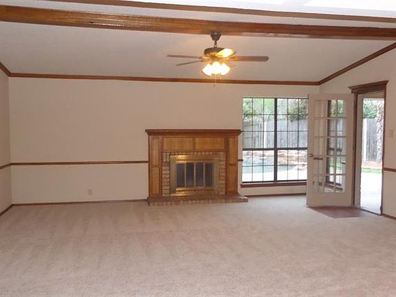 3rd image of 902 Hyde Park Blvd