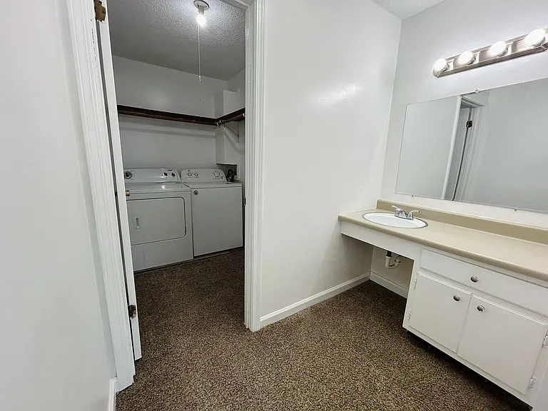 100 Walnut Tree Dr #B — Photo 9
