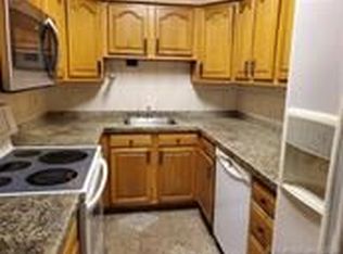 38 Padanaram Ave #20B, Danbury, CT 06811