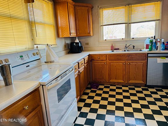 4th image of 507 Robinson Dr