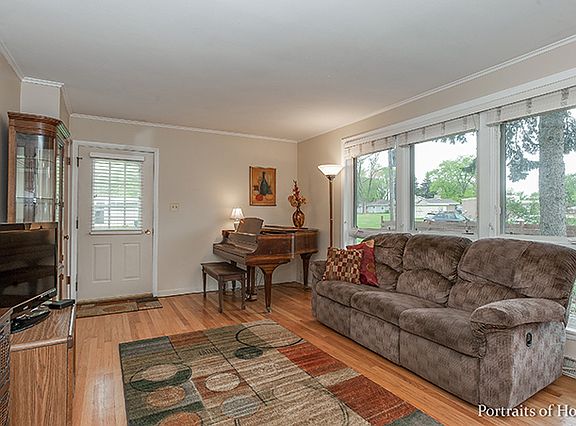 3rd image of 550 E 13th Pl