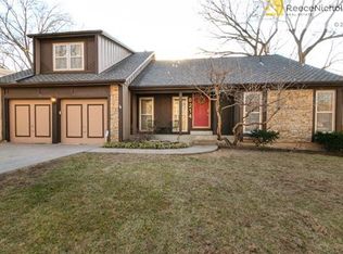 8214 Rosehill Rd, Lenexa, KS 66215