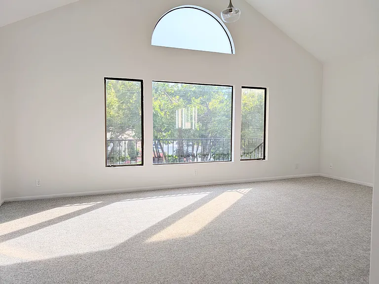 1107 Palm Ave #B — Photo 2