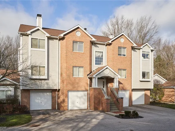 377 Village Pointe Dr #4, Akron, OH 44313