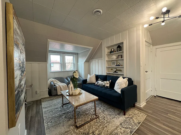 1084 Van Dyke St #301 — Photo 2