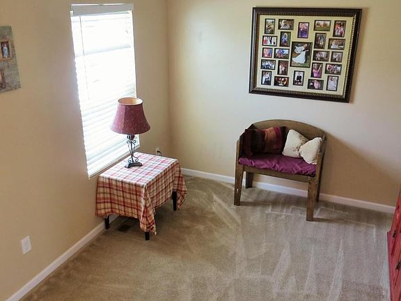 5th image of 449 Hemhill Dr
