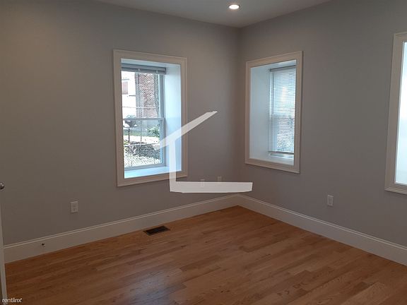 18 Bothwell #2 Boston - Brighton Unit Photo 6