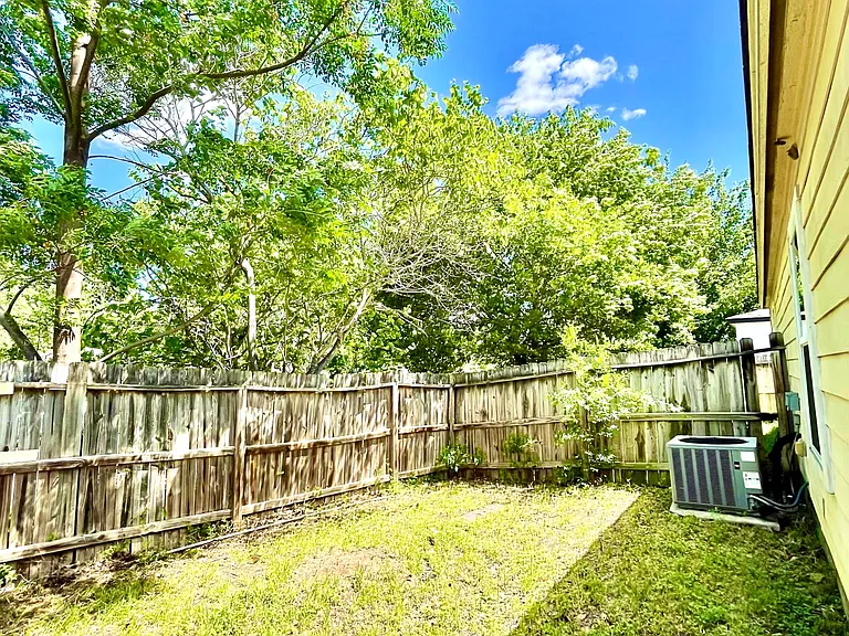 7911 Mg Rd — Photo 15