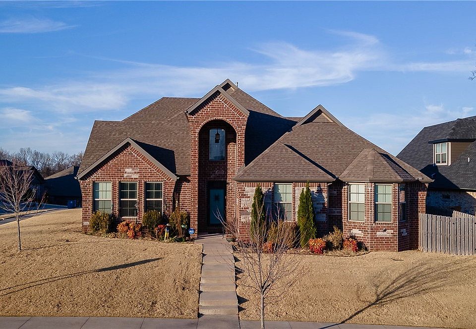 1st image of 2901 NE Doyle Dr