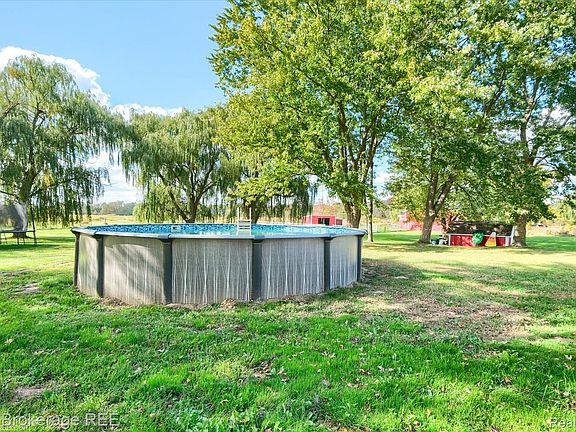 5th image of 8171 N Linden Rd