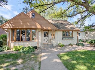 1913 Malvern St, Lauderdale, MN 55113