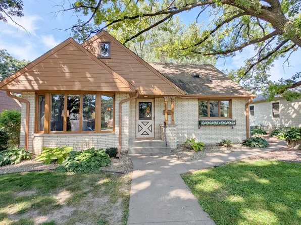 1913 Malvern St, Lauderdale, MN 55113