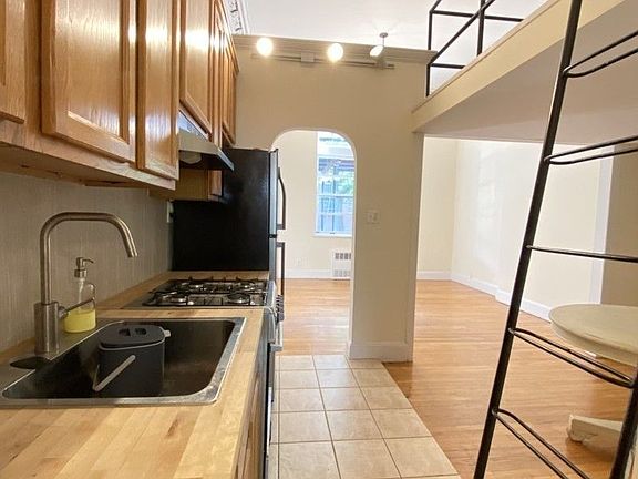 2nd image of 223 Congress St #2A