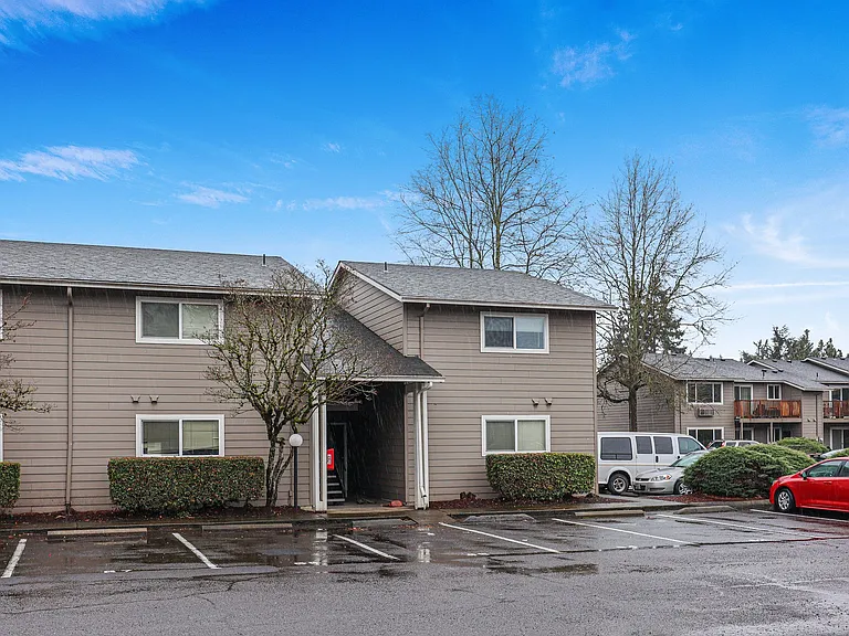 Applegate Apartments — Photo 5