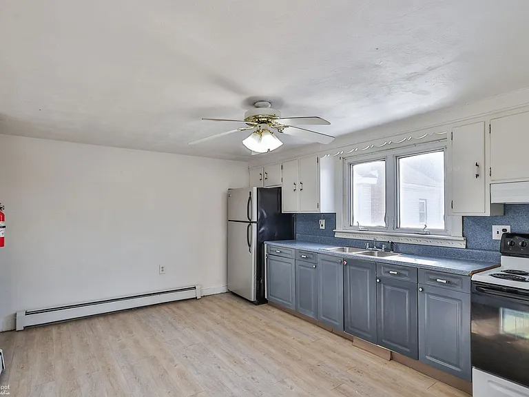 Catawissa St 50 W — Photo 25
