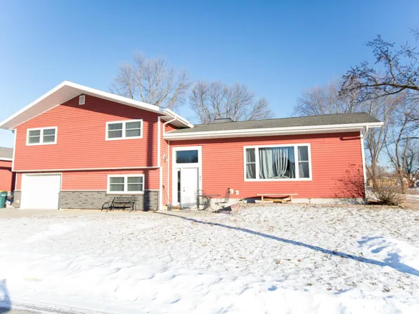 40 W 4th St N, Cottonwood, MN 56229